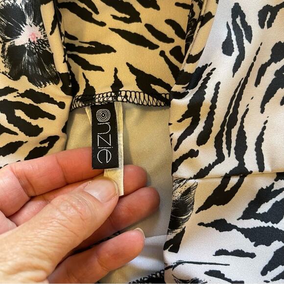 Onzie Animal Floral Leggings Size Large - Picture 5 of 7